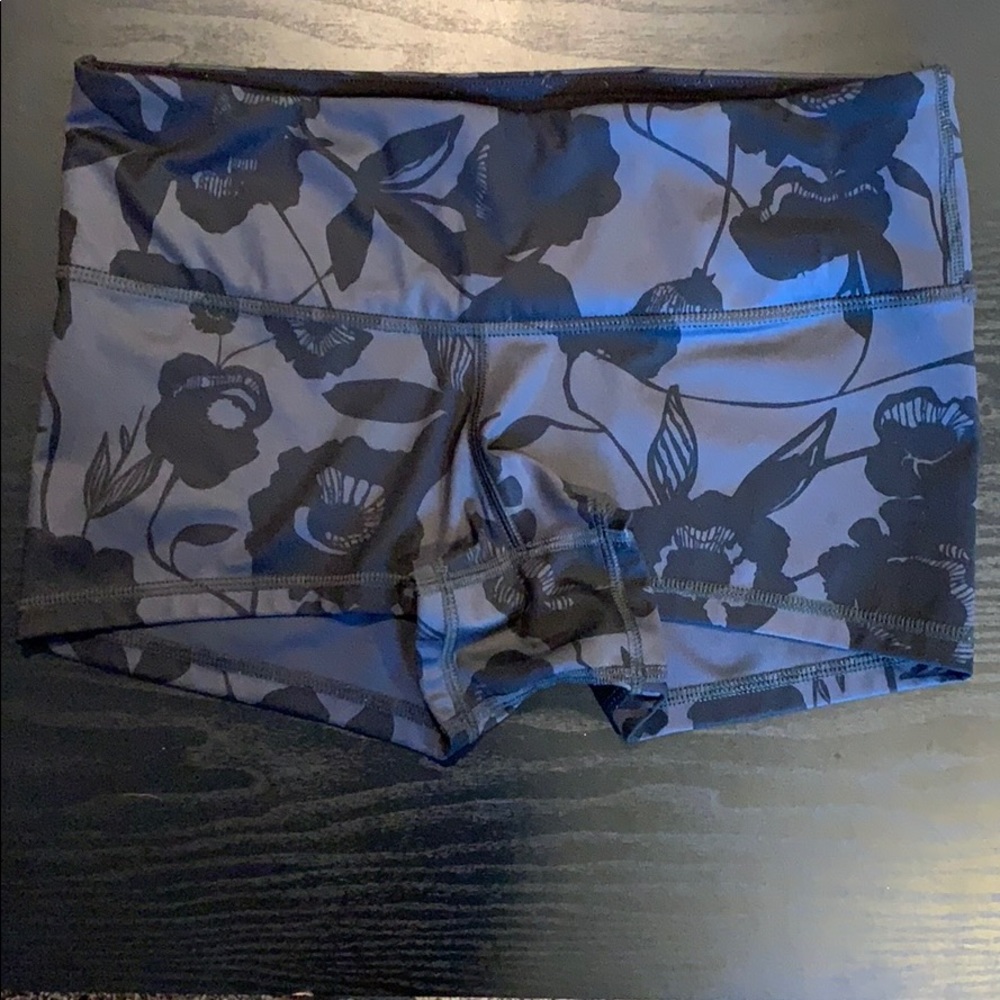 Lululemon Boogie shorts- women’s size 6